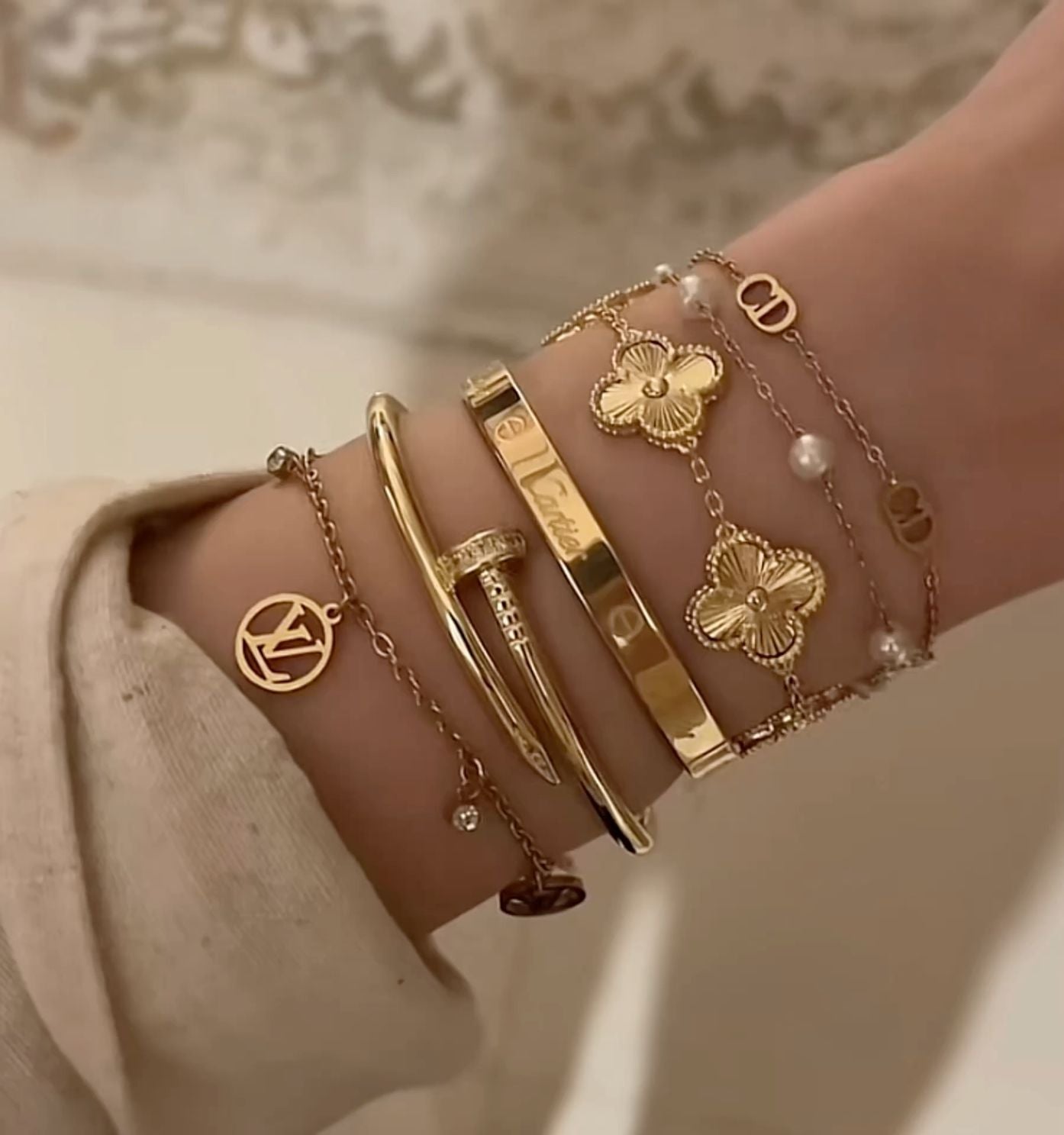 Accessories & Jewelry
